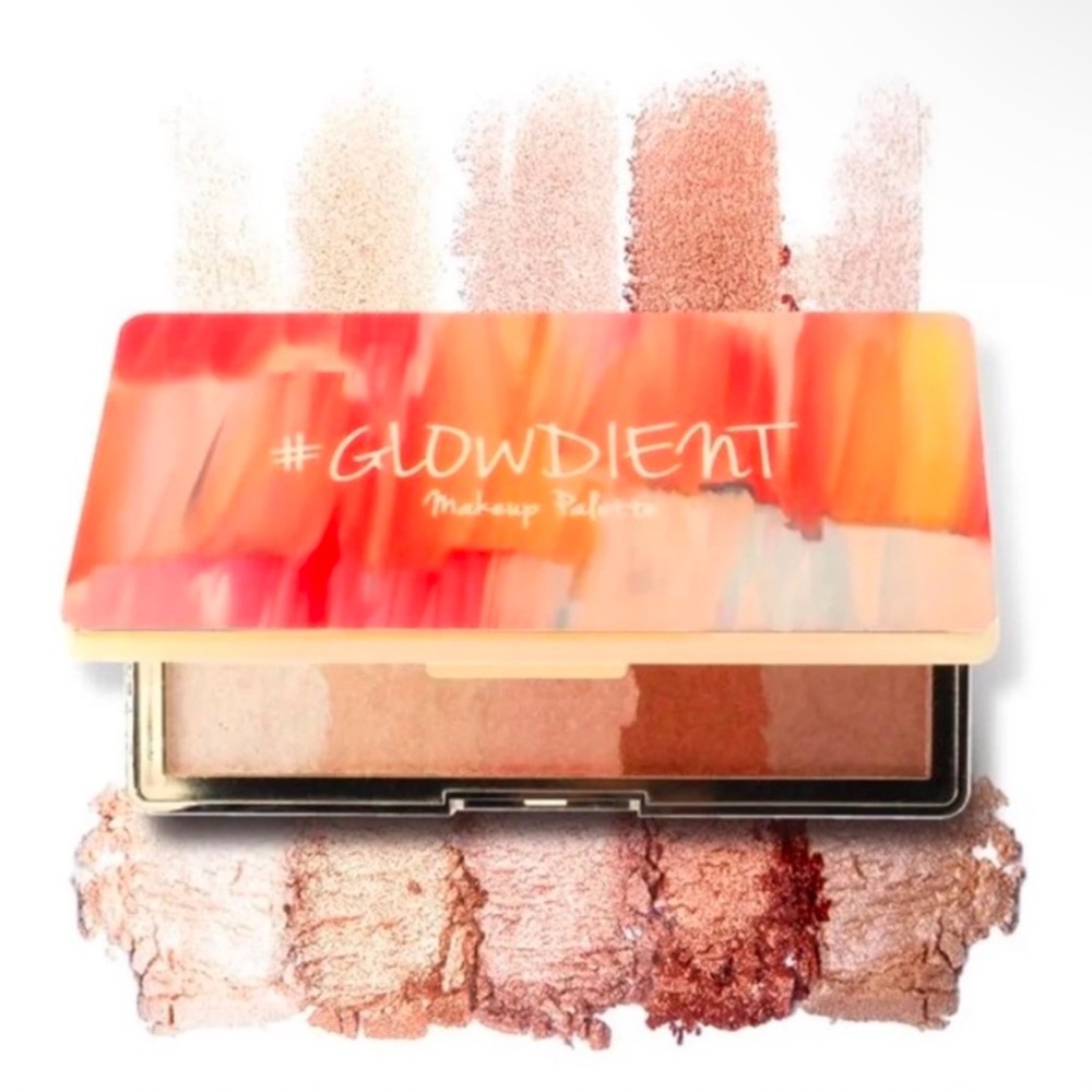 #Glowdient Makeup Palette touch in SOL